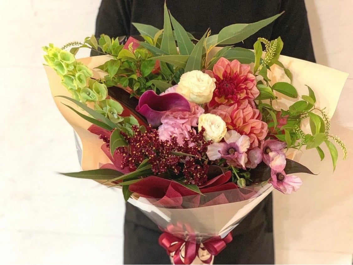 長めの花束/シック・エレガント M｜富山から全国へ季節に咲く花本来の
