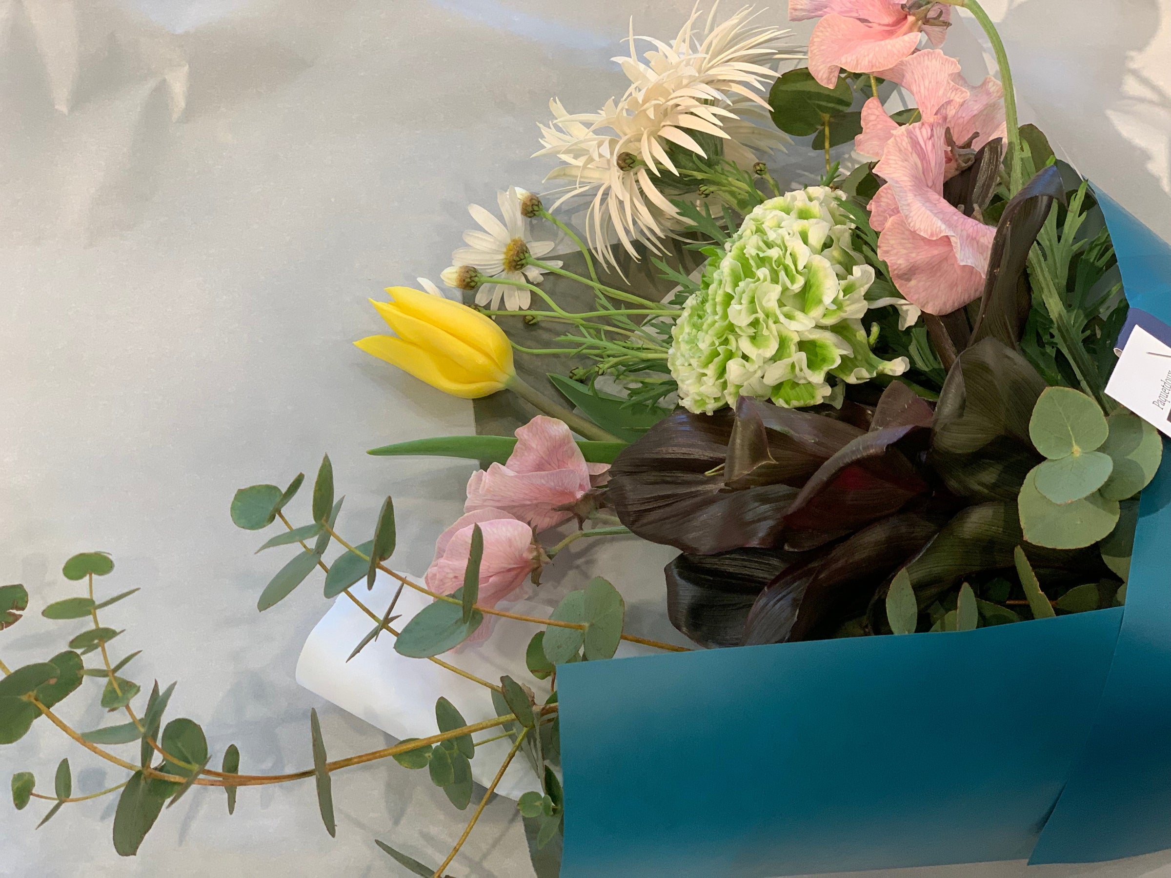 長めの花束/シック・エレガント L｜富山から全国へ季節に咲く花本来の