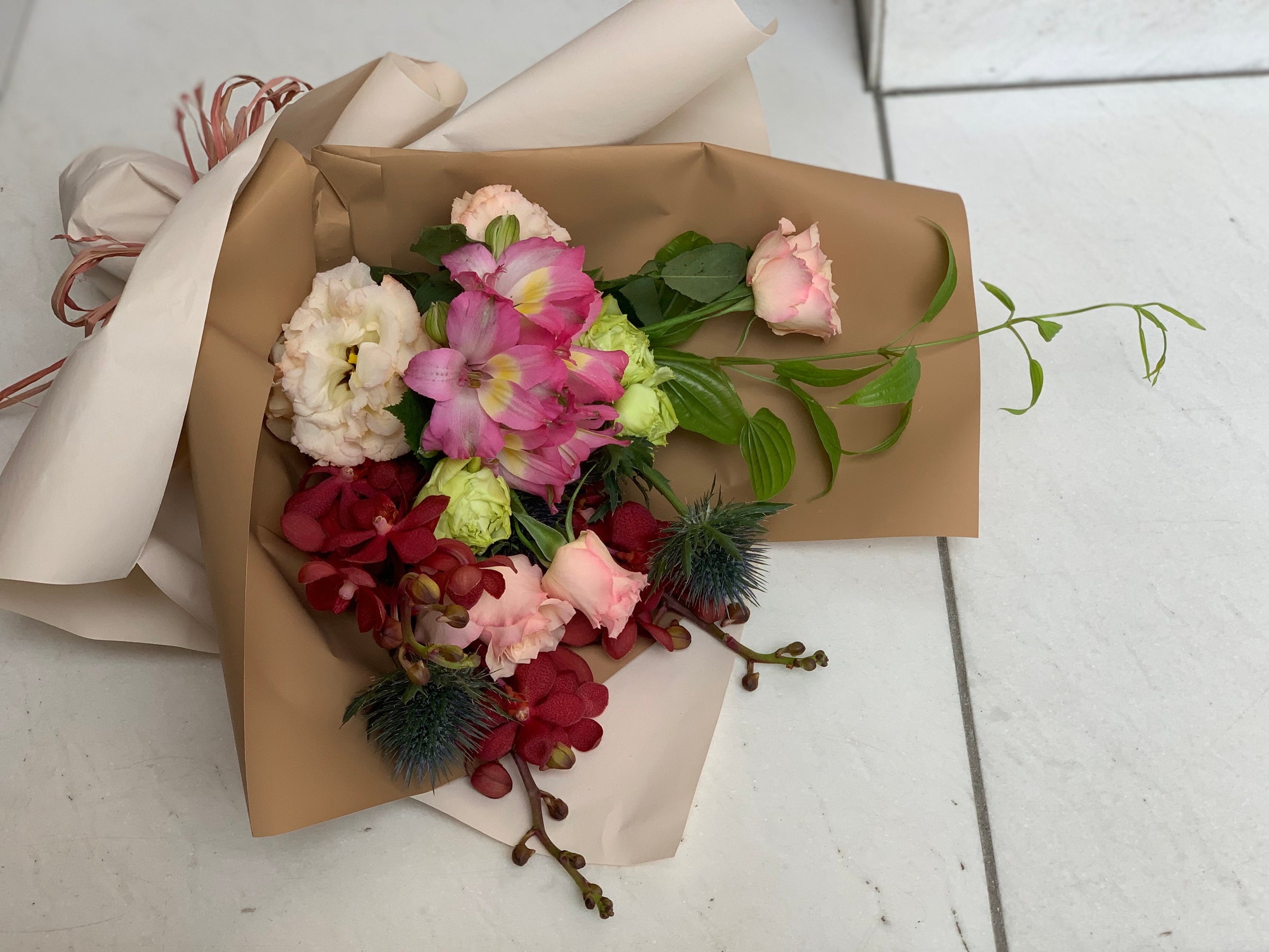花束 長めの花束/シック・エレガント M｜富山から全国へ季節に咲く花本来の